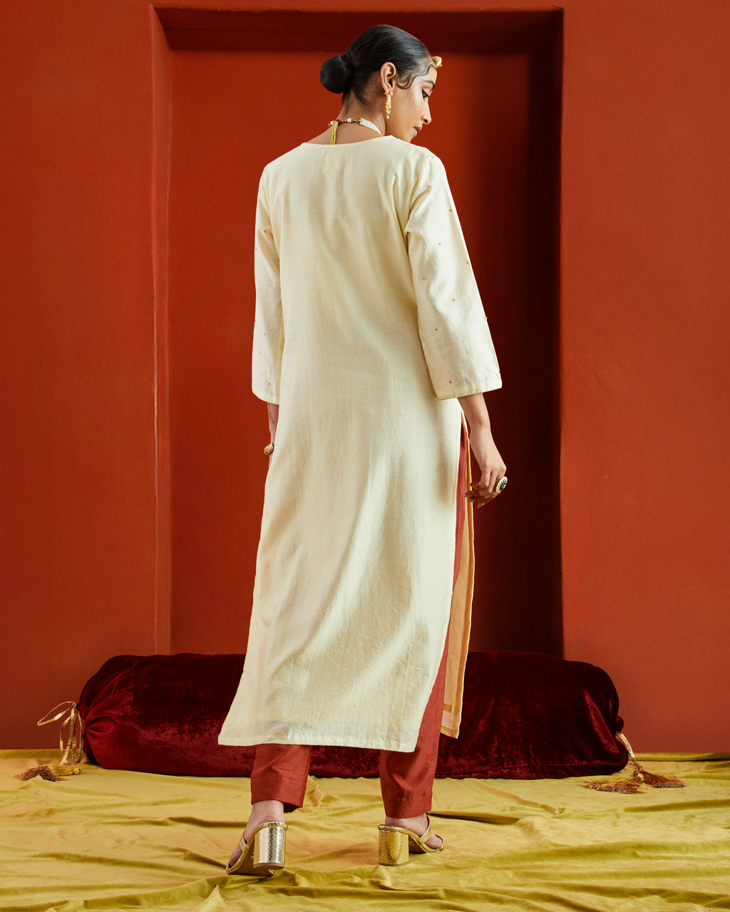 Off White Pure Chanderi Straight Kurta With Sequin Embellishment