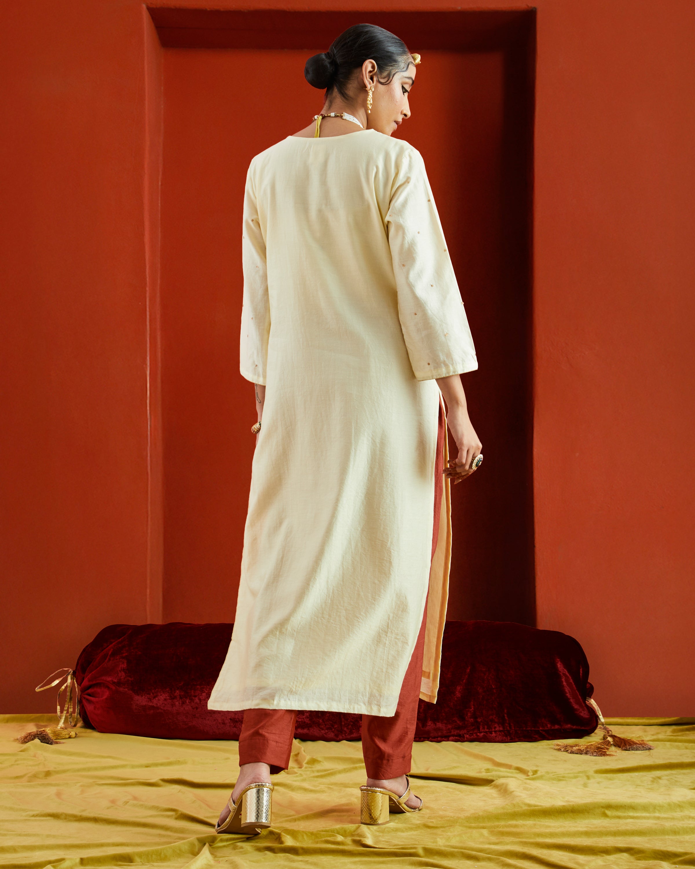 Off White Pure Chanderi Straight Kurta With Sequin Embellishment