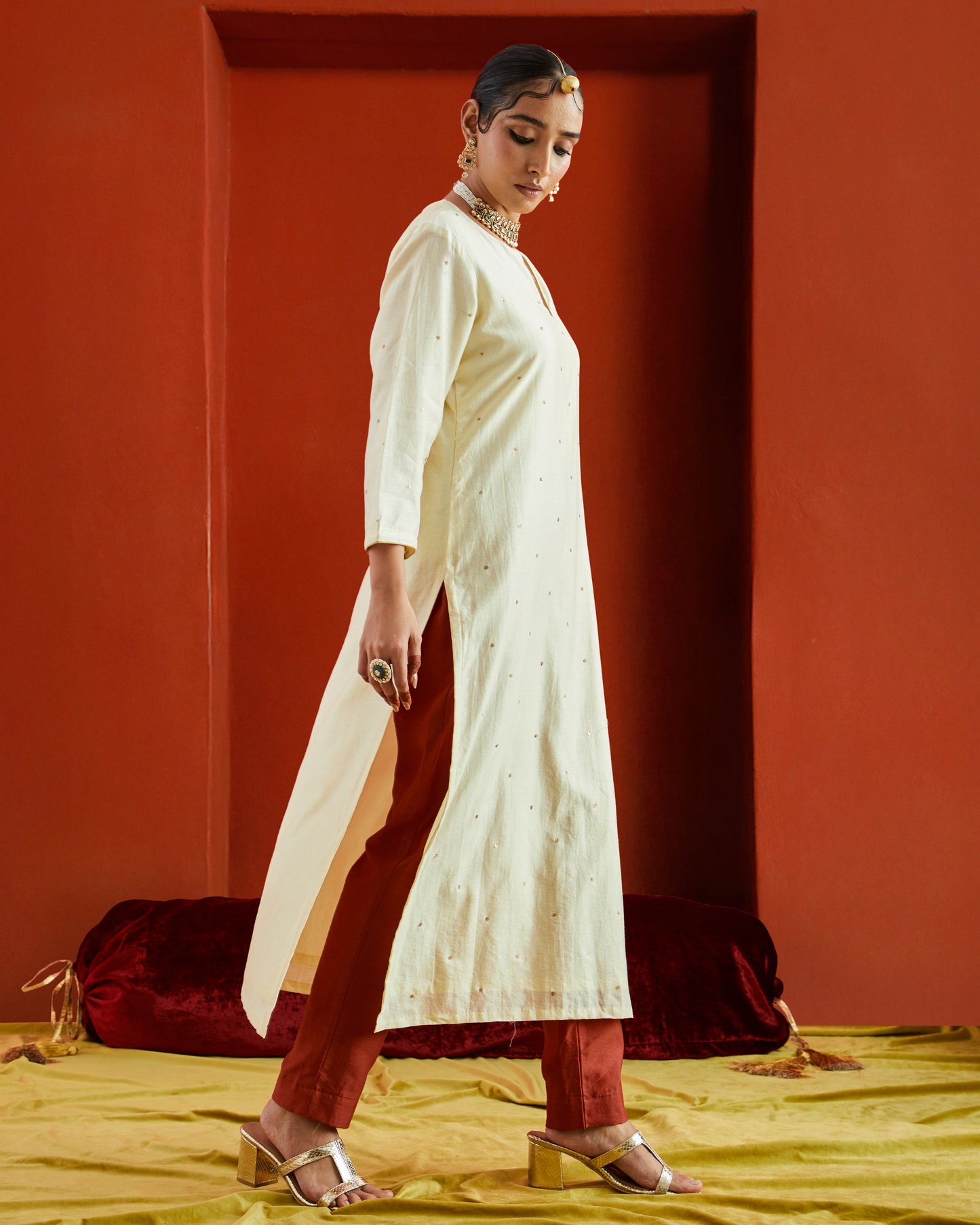 Off White Pure Chanderi Straight Kurta With Sequin Embellishment