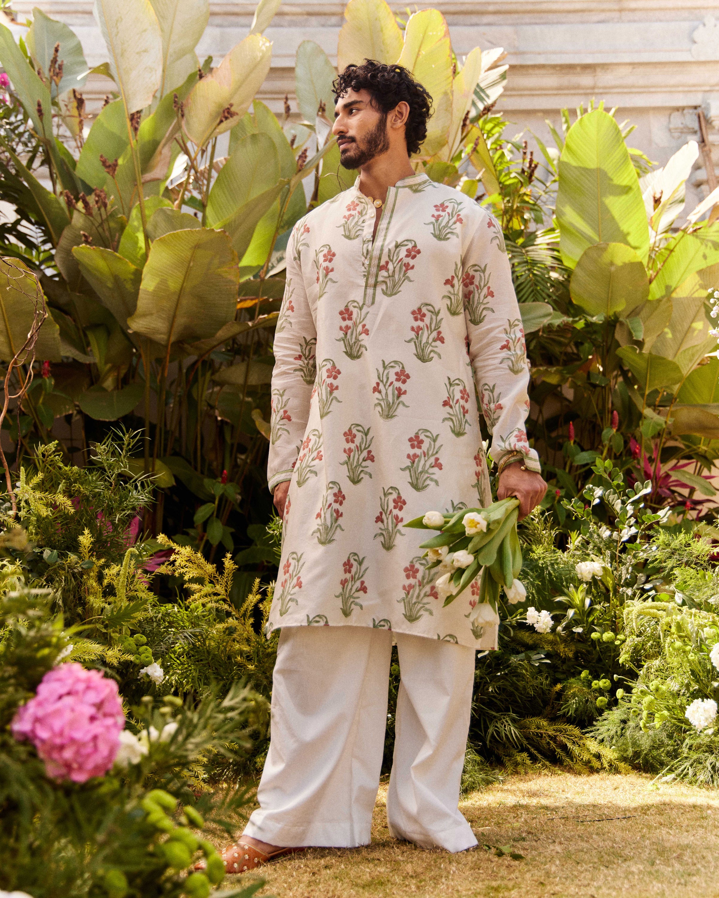 Kaner Guldaan Red kurta