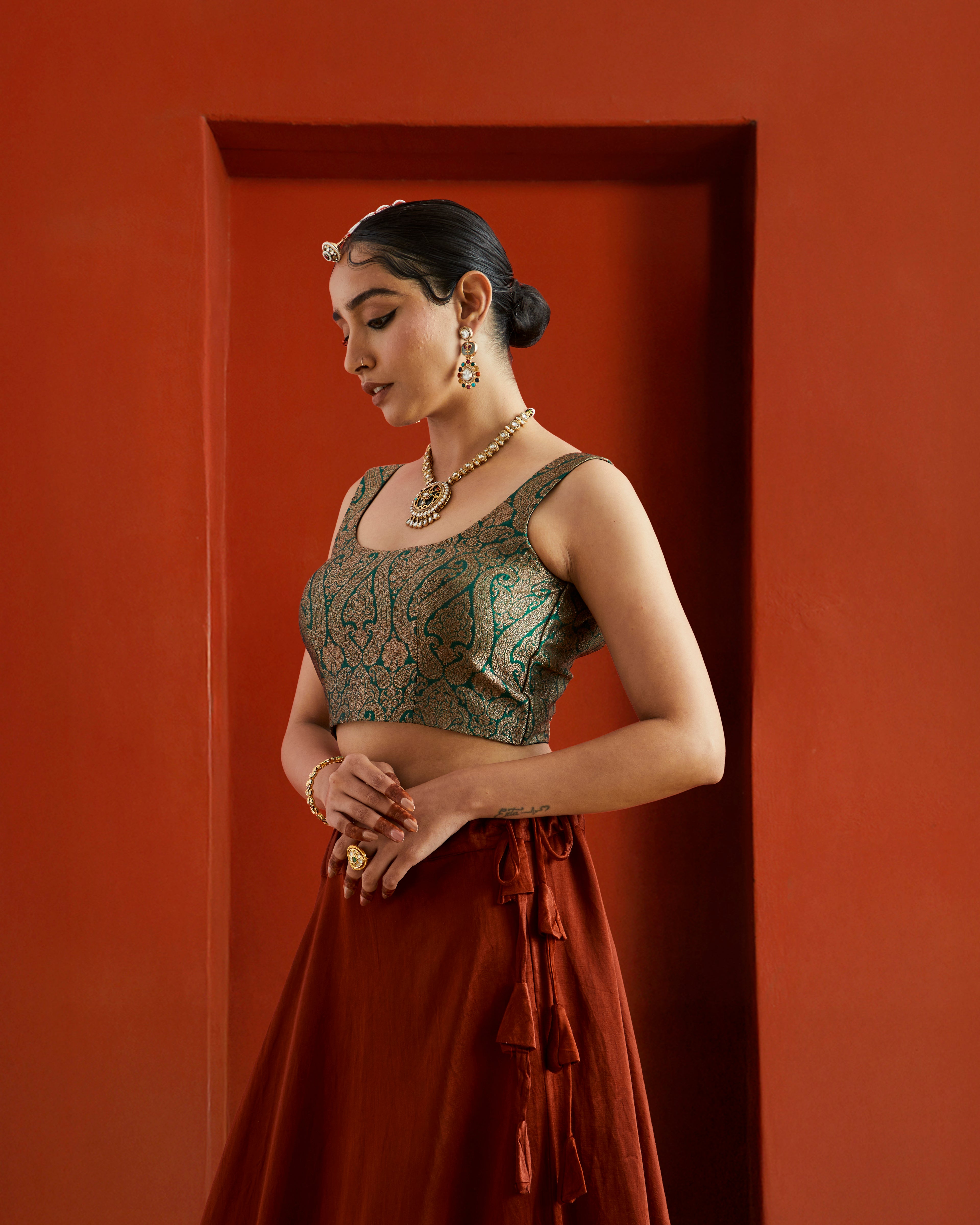 Green & Gold Paisley Brocade Sleeveless Saree Blouse