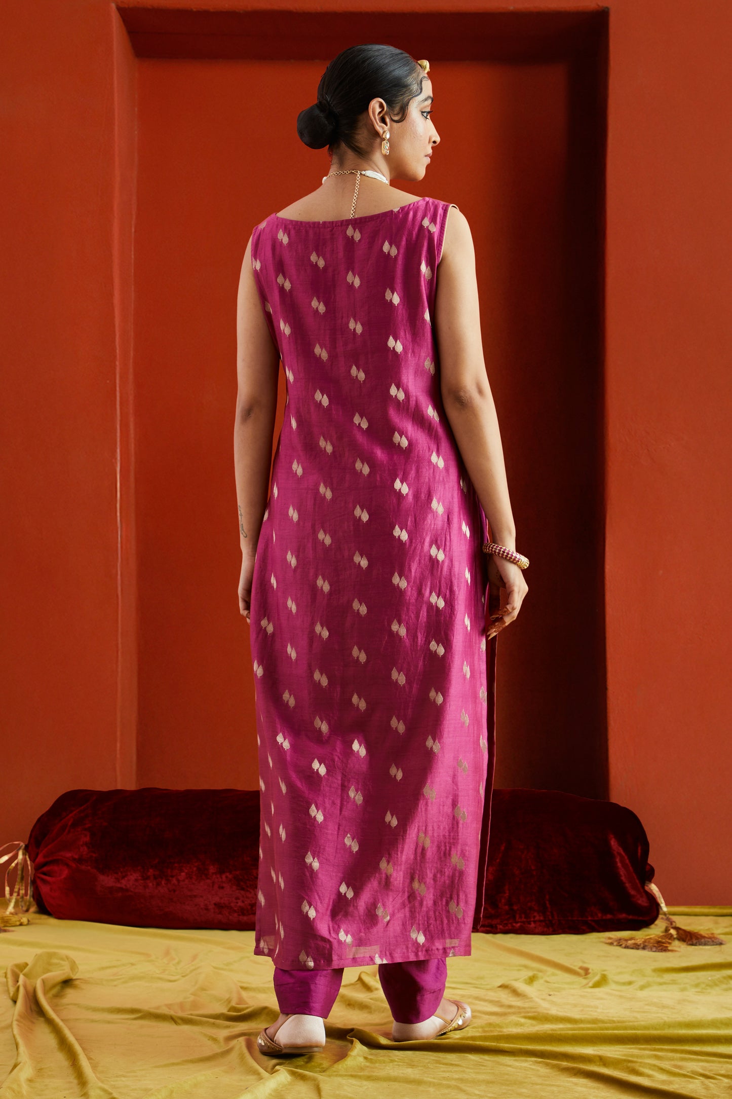 Pink Pure Chanderi Paan Zari Buta Kurta - Sleeveless