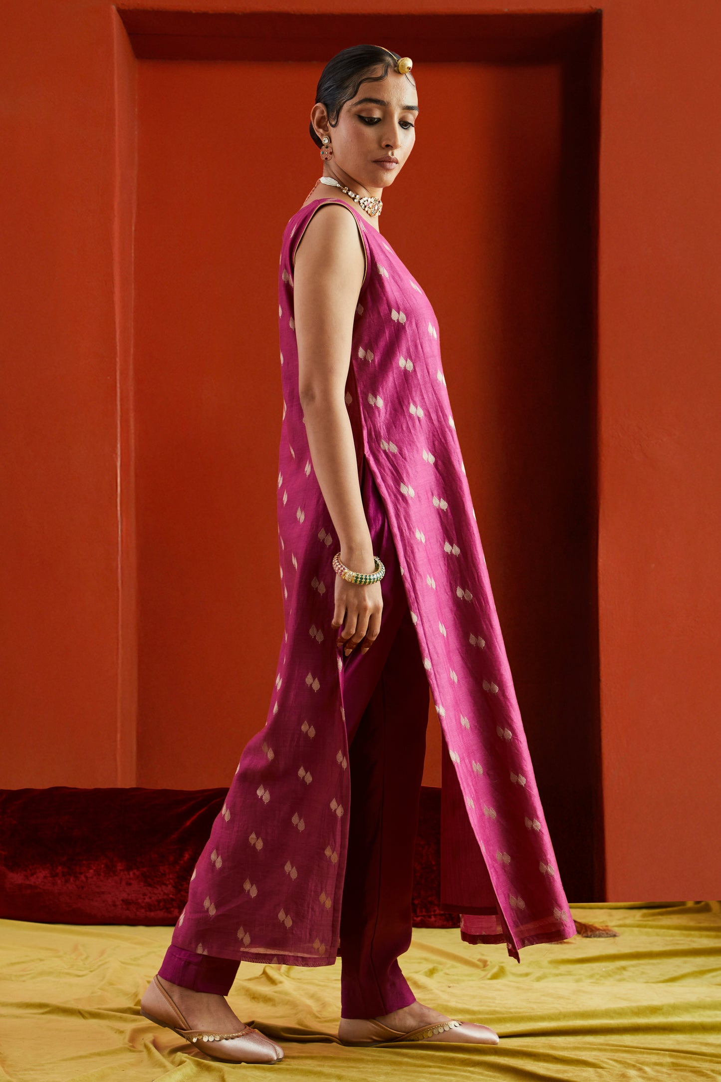 Pink Pure Chanderi Paan Zari Buta Kurta - Sleeveless
