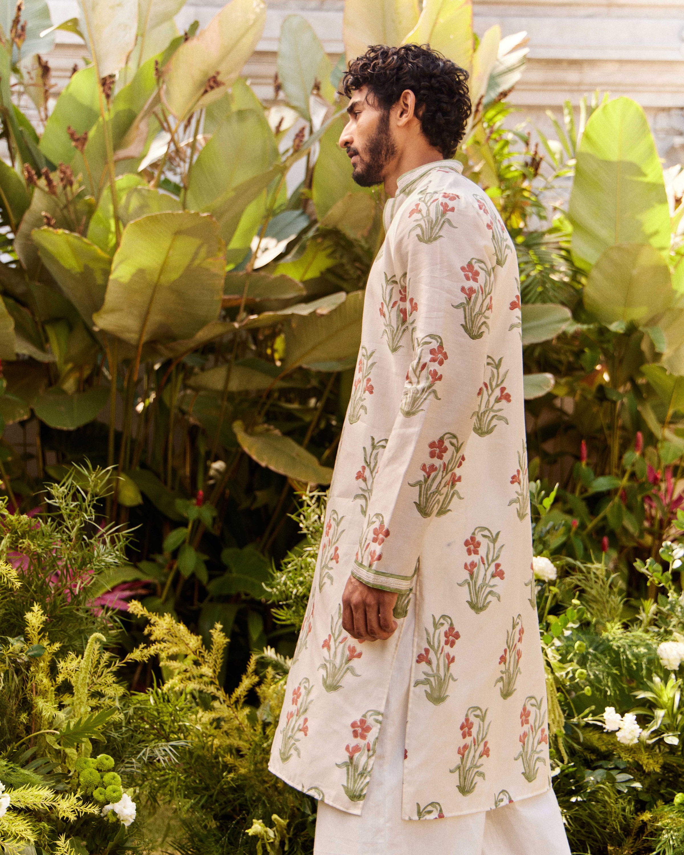 Kaner Guldaan Red kurta