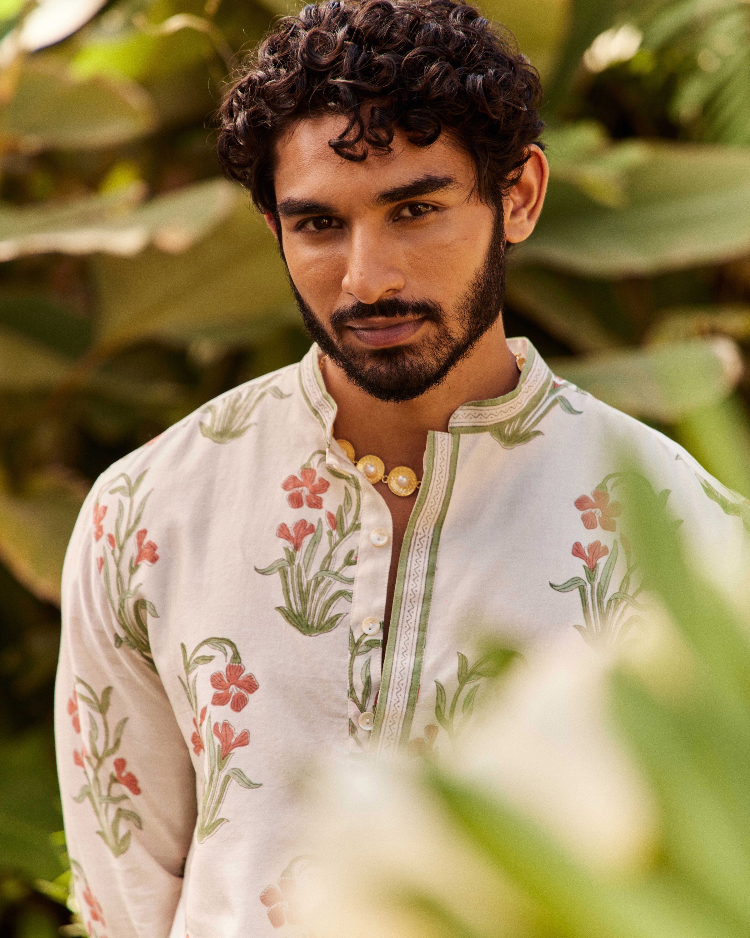 Kaner Guldaan Red kurta