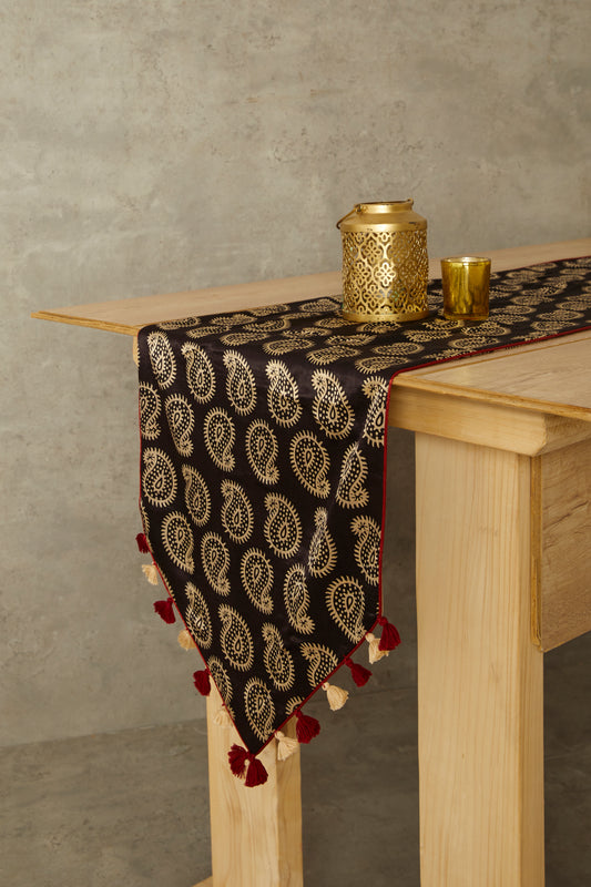 Vilom Ajrakh Table Runner