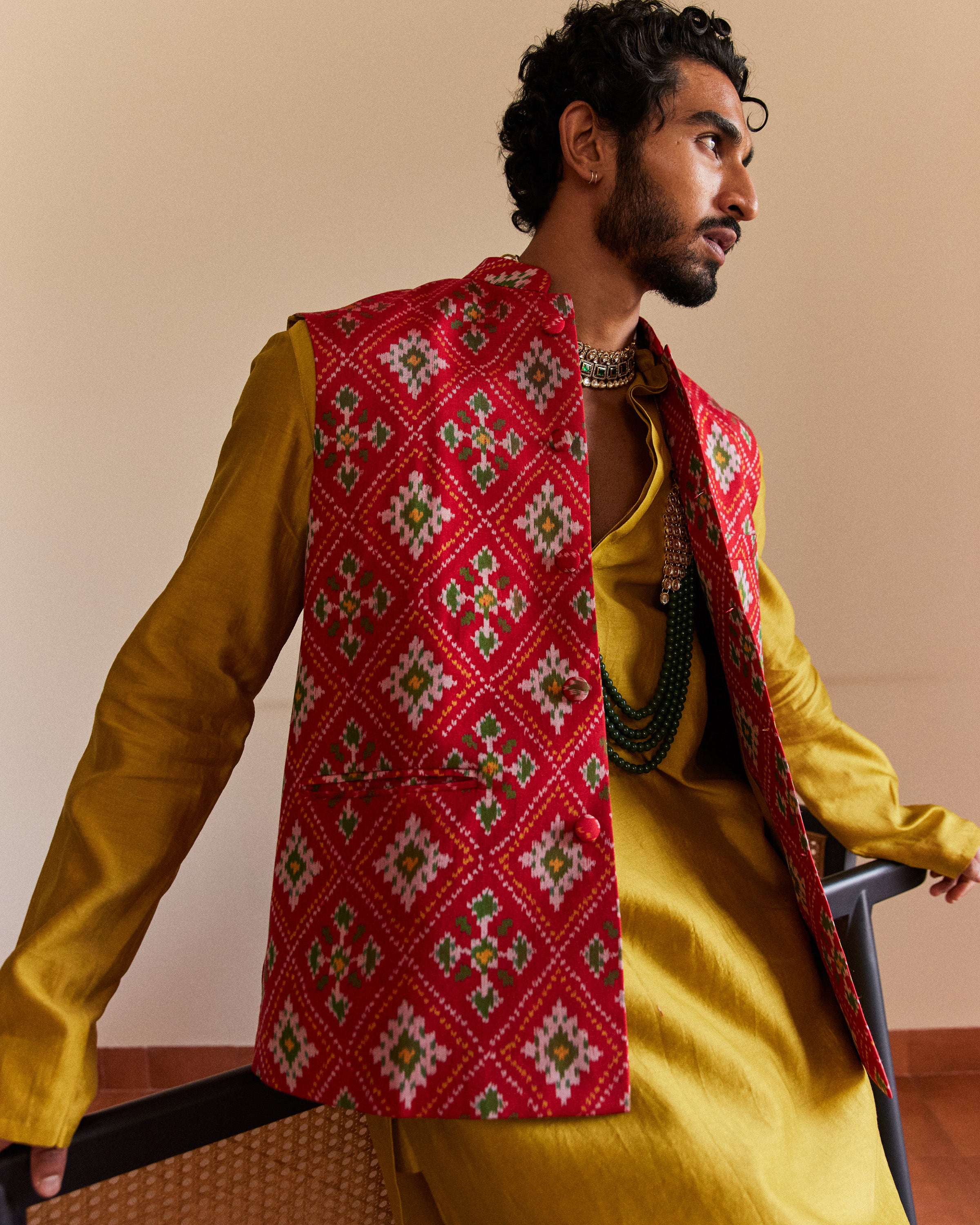 Paan Chanda Patan Patola Bright Red Bandi