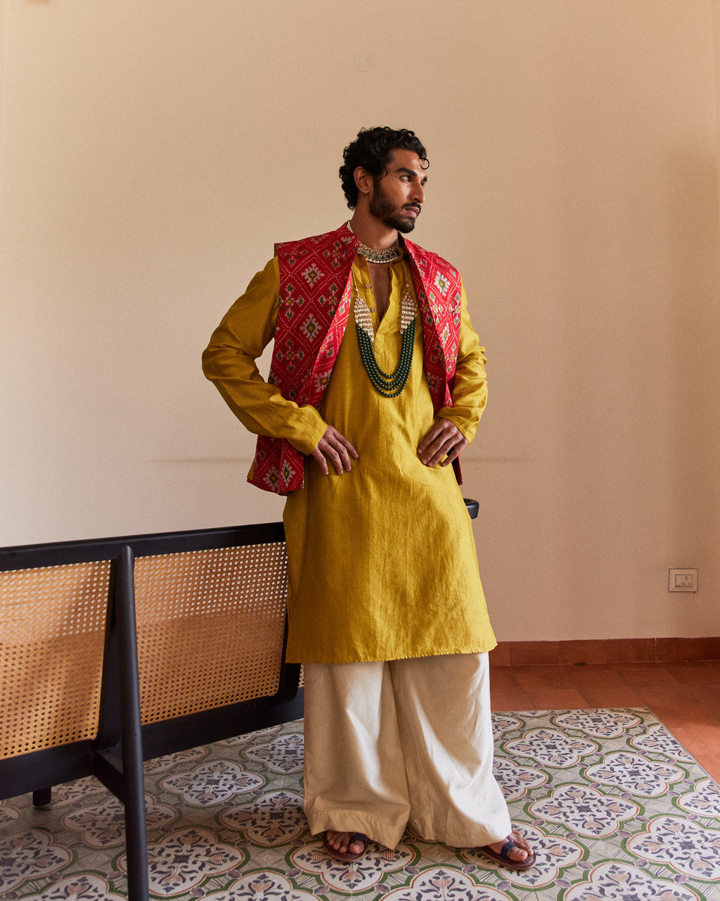 Paan Chanda Patan Patola Bright Red Bandi