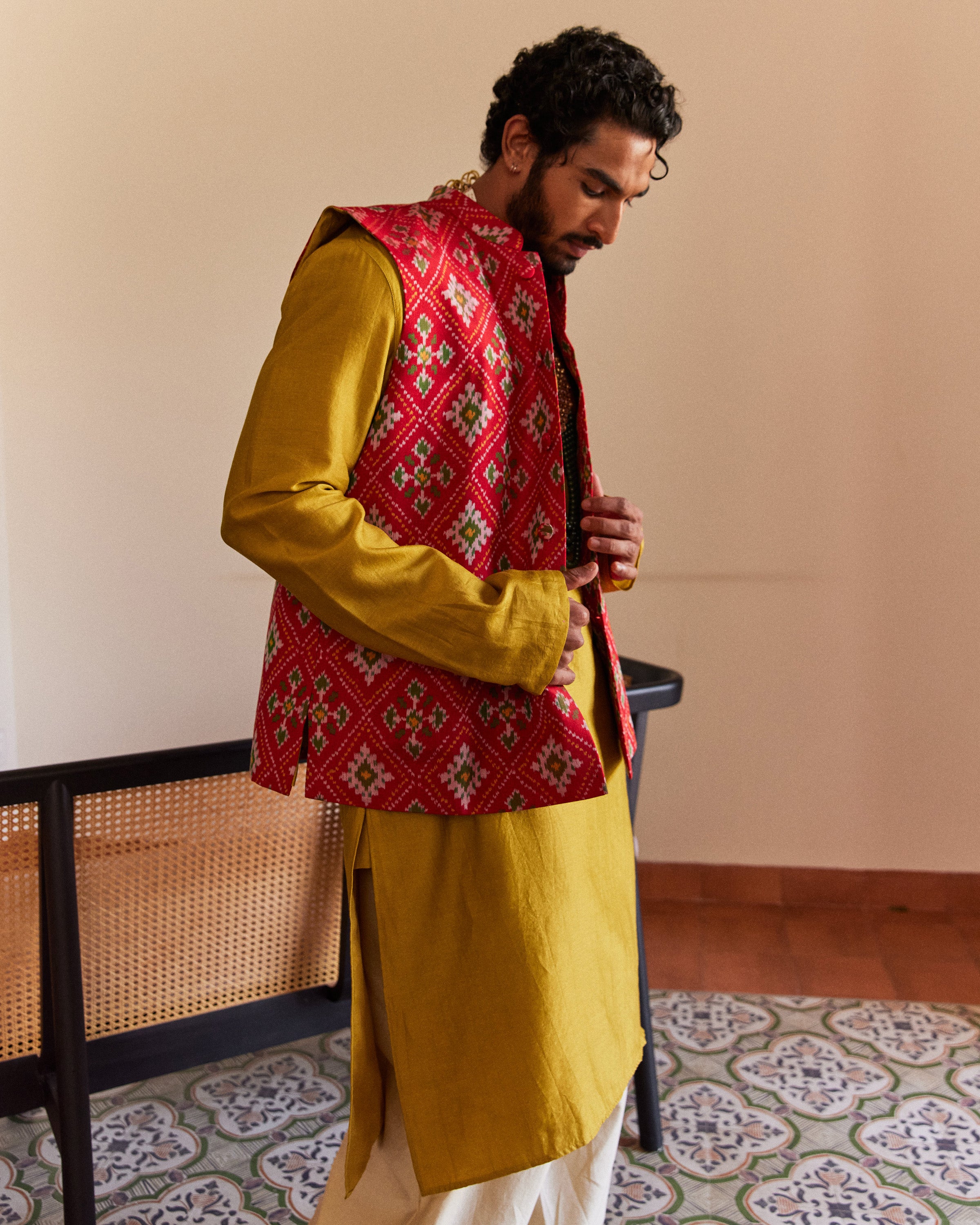 Paan Chanda Patan Patola Bright Red Bandi