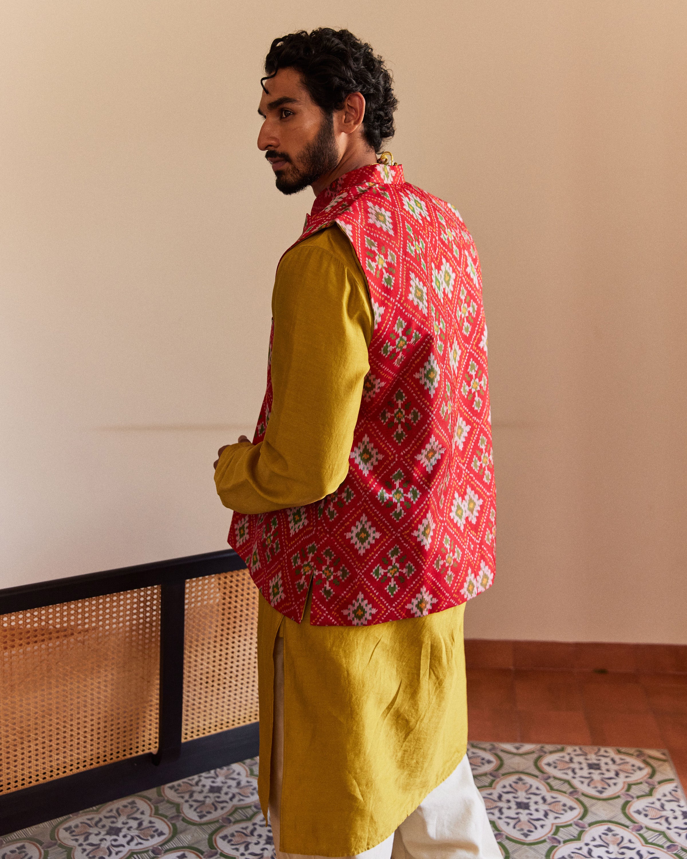 Paan Chanda Patan Patola Bright Red Bandi