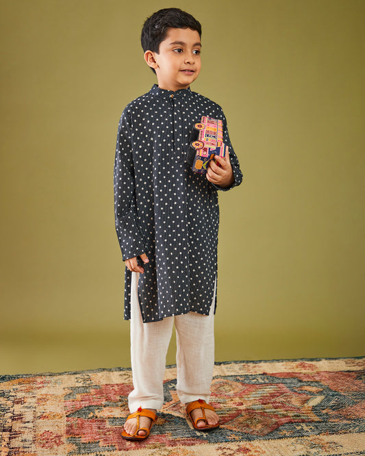 Kantha Boondi Kala Kurta Pajama Set