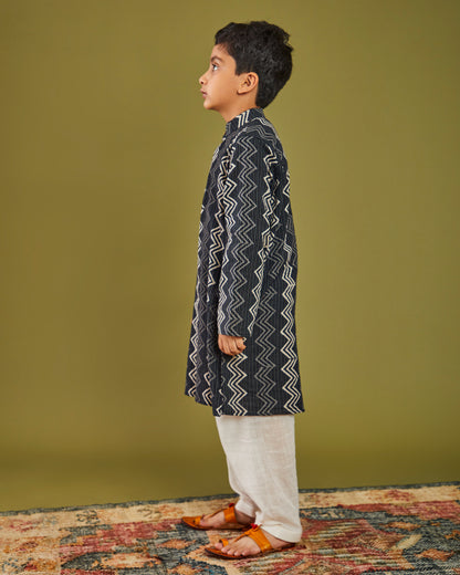 Kantha Zigzag Kala Kurta