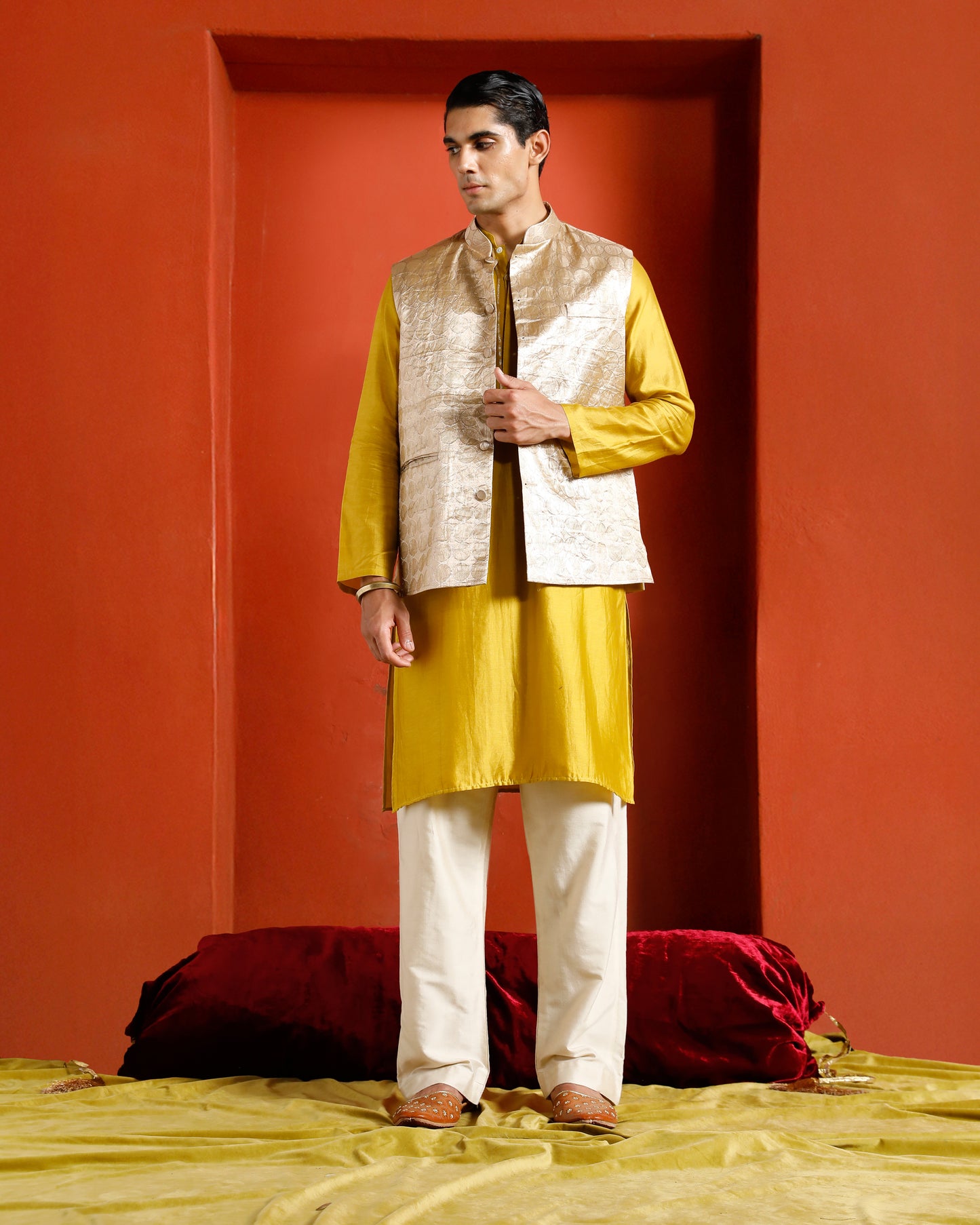 Silver Pure Tissue Brocade Circular Motif Bandi- Yellow Hue