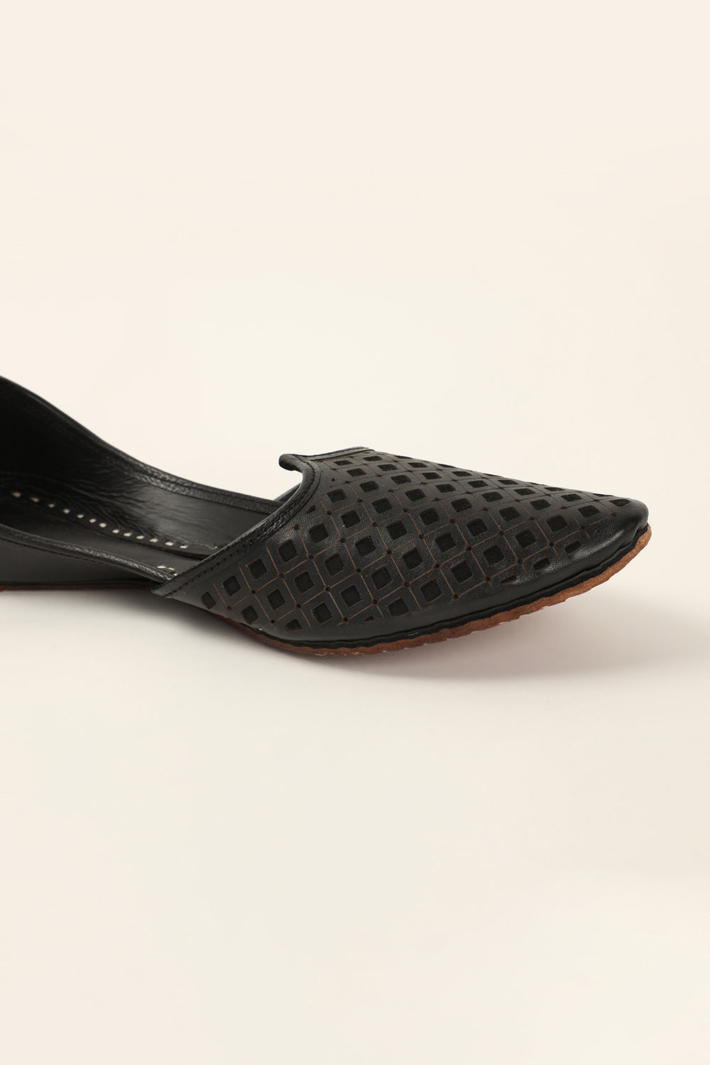 Choudhary Black Juttis